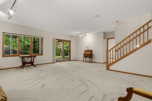 7081 Crowne Oak Road, Eden Prairie, MN 55344