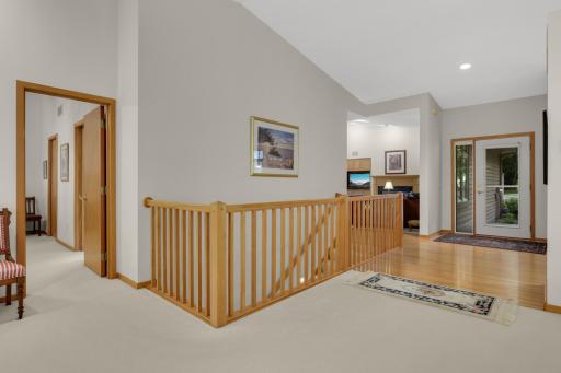 7081 Crowne Oak Road, Eden Prairie, MN 55344