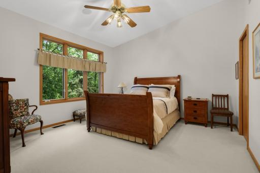 7081 Crowne Oak Road, Eden Prairie, MN 55344