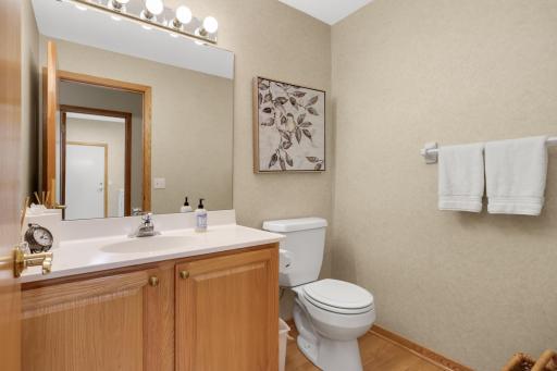 7081 Crowne Oak Road, Eden Prairie, MN 55344