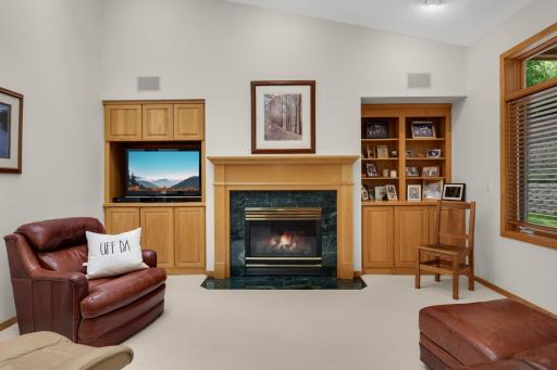7081 Crowne Oak Road, Eden Prairie, MN 55344