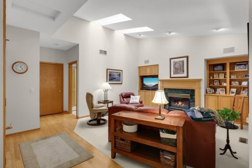 7081 Crowne Oak Road, Eden Prairie, MN 55344
