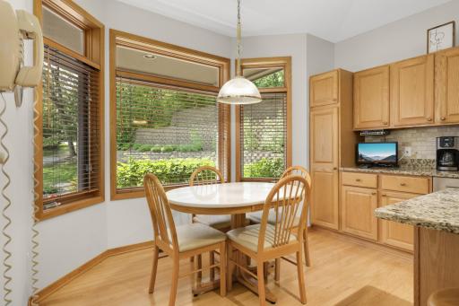 7081 Crowne Oak Road, Eden Prairie, MN 55344