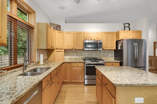 7081 Crowne Oak Road, Eden Prairie, MN 55344