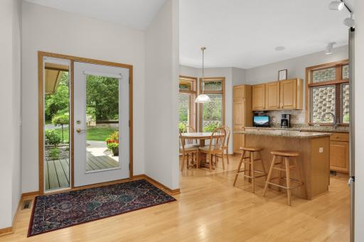 7081 Crowne Oak Road, Eden Prairie, MN 55344