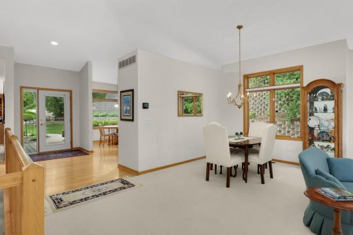 7081 Crowne Oak Road, Eden Prairie, MN 55344