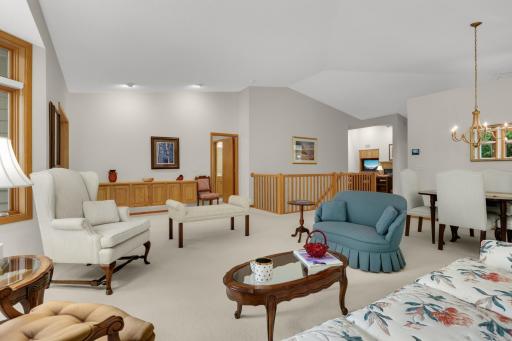 7081 Crowne Oak Road, Eden Prairie, MN 55344