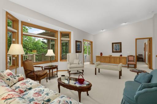 7081 Crowne Oak Road, Eden Prairie, MN 55344