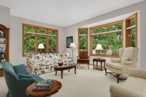 7081 Crowne Oak Road, Eden Prairie, MN 55344