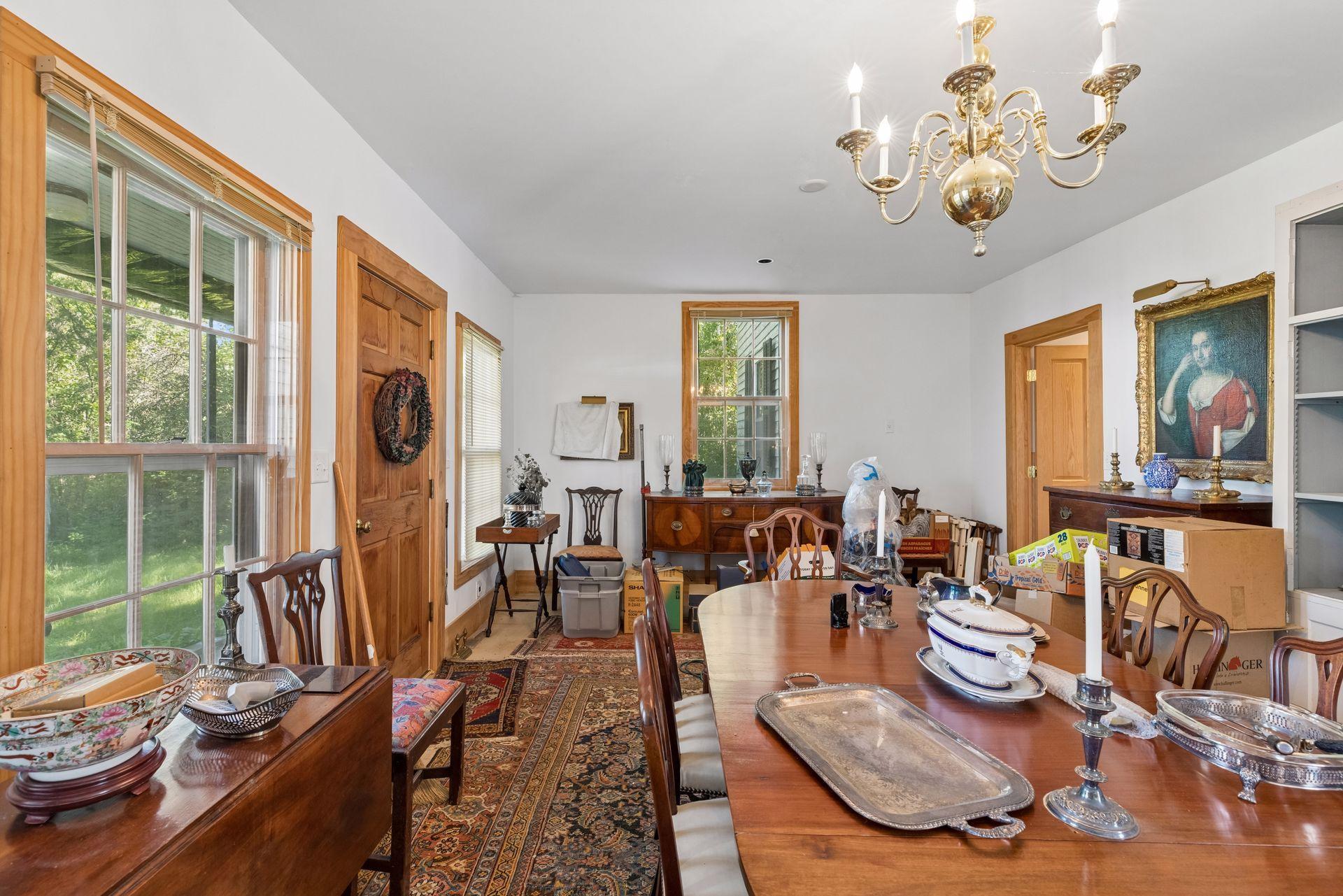 Large formal dining room - door to kitchen to the right