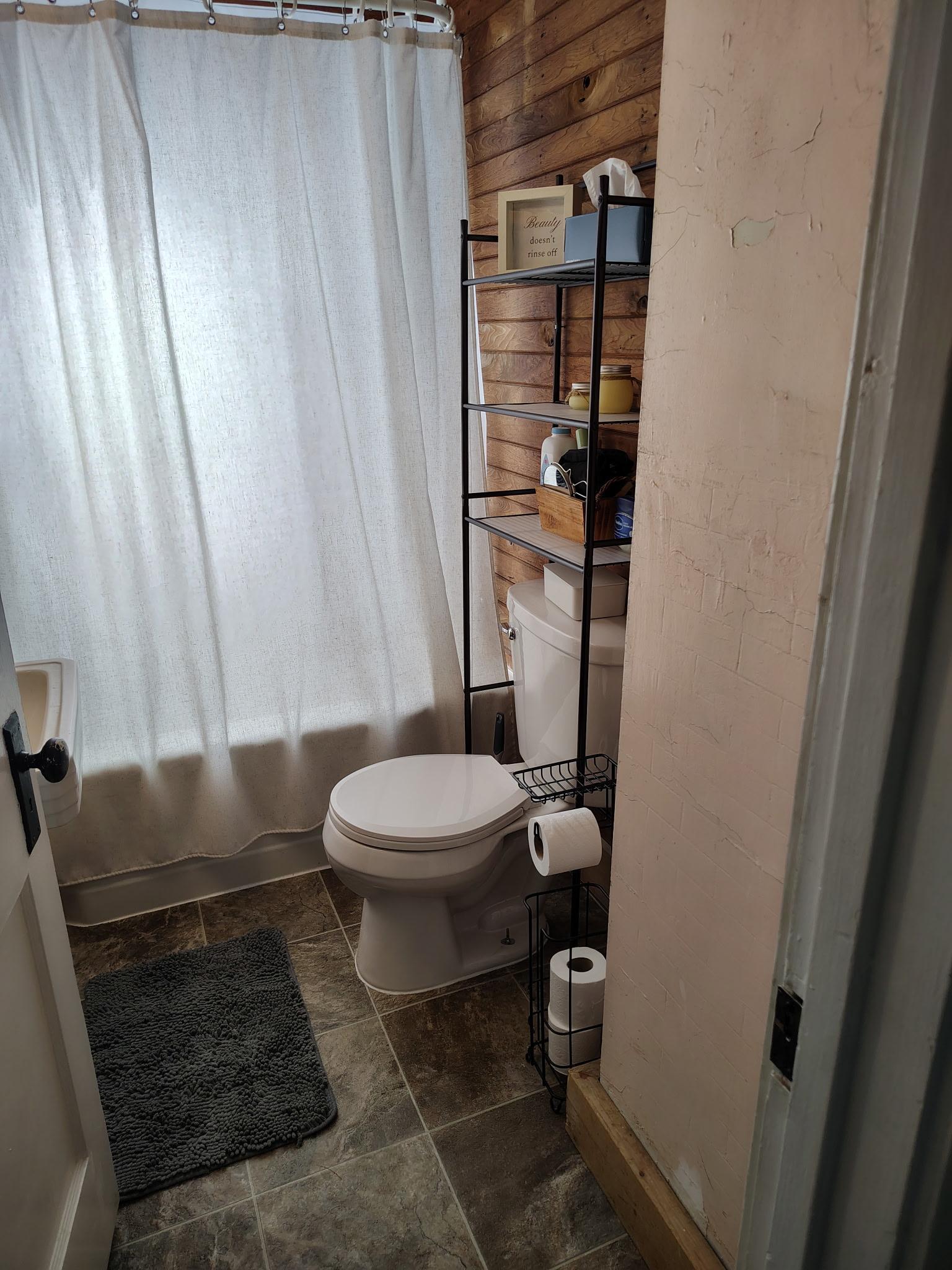 Upper Level Full Bath
