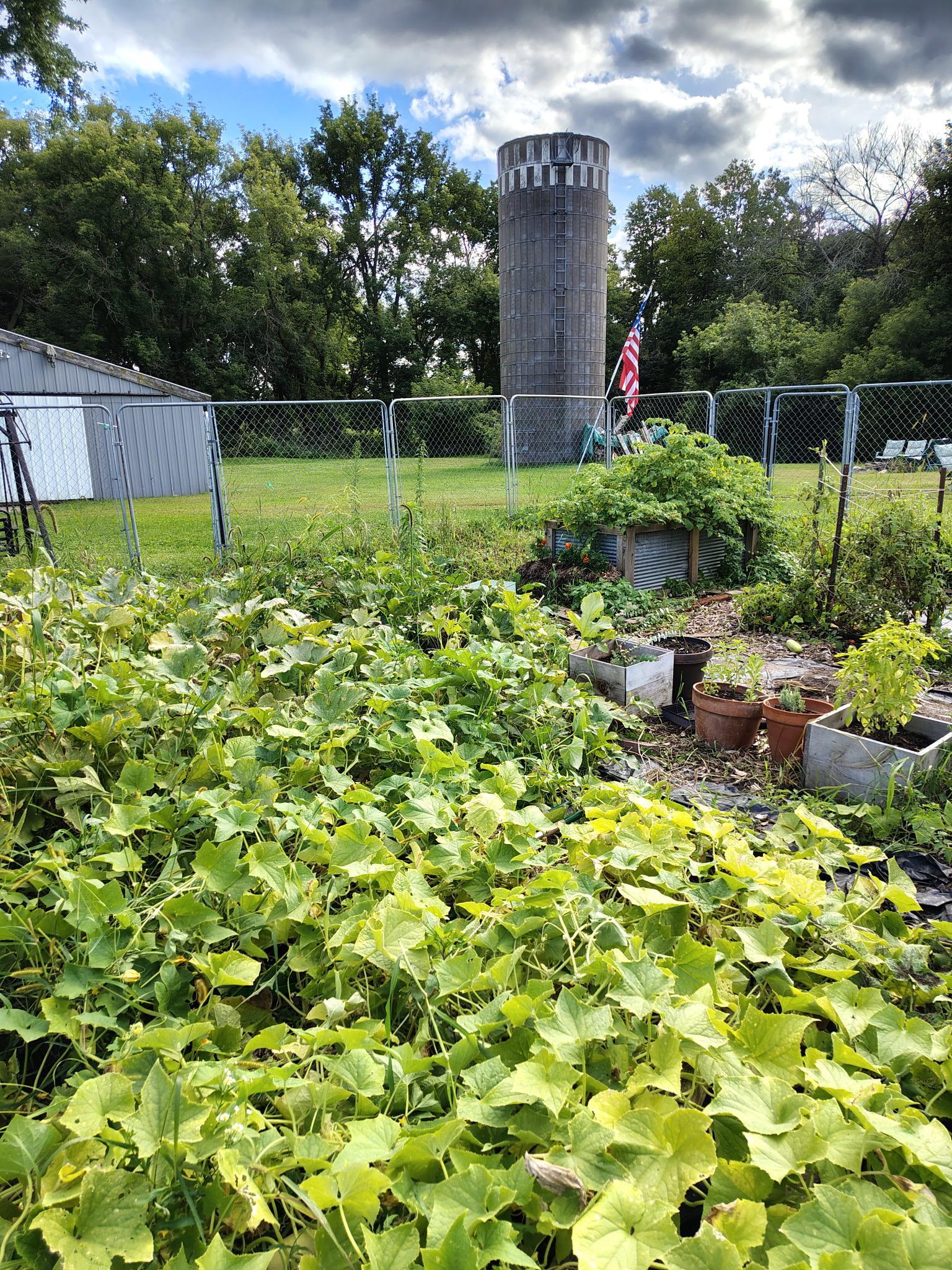 Plenty of room for the garden enthusiast!