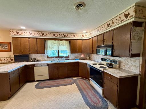 1111 Elm Cove, Luverne, MN 56156