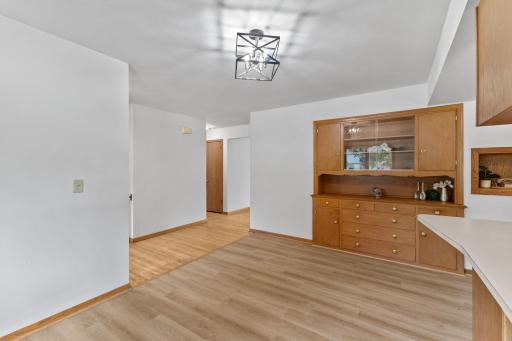 The built-in hutch provides a fabulous display case for special items and pratical storage without taking up space.