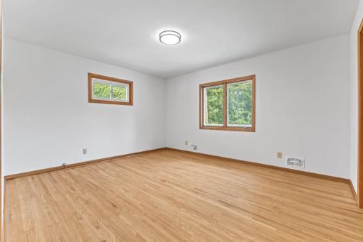 The additional transom window offers additional sunlight!