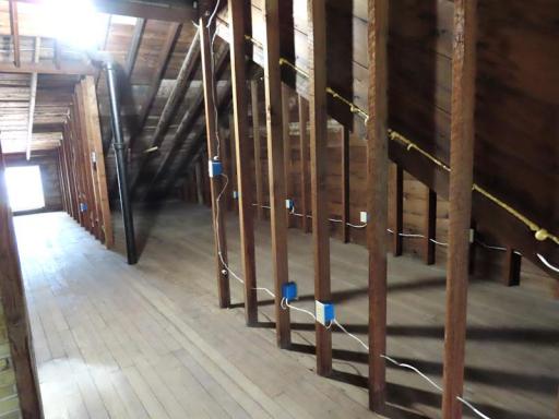 320 attic 2.jpg