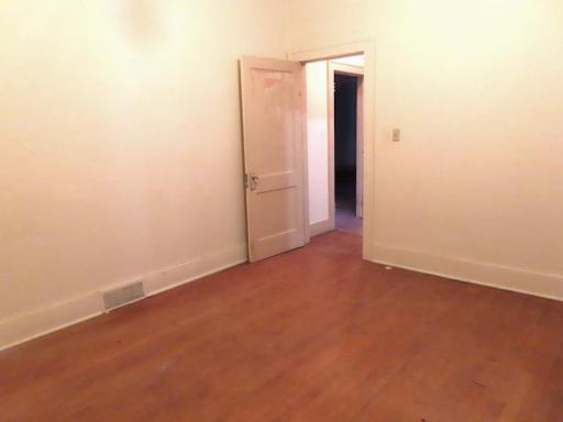 320 br 2 doorway.jpg