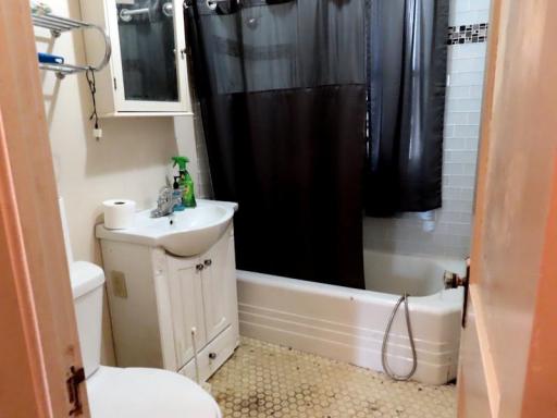 320 bathroom.jpg