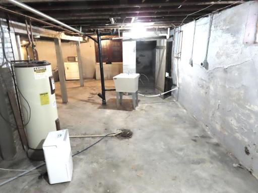 320 basement 3.jpg