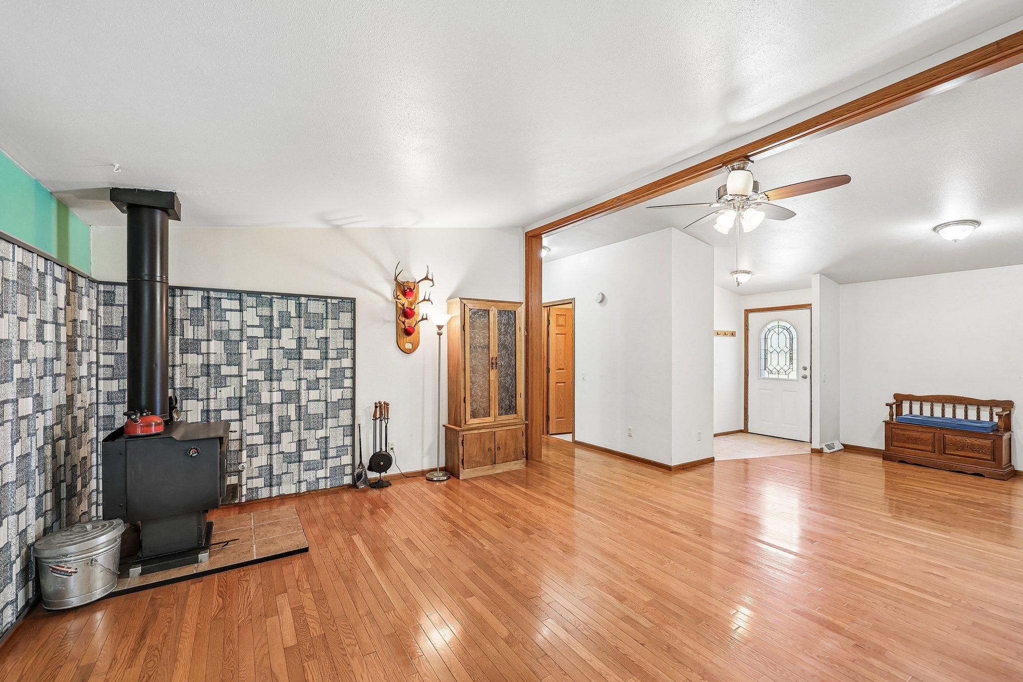 7-web-or-mls-Jasper St NW-S1407-007.jpg