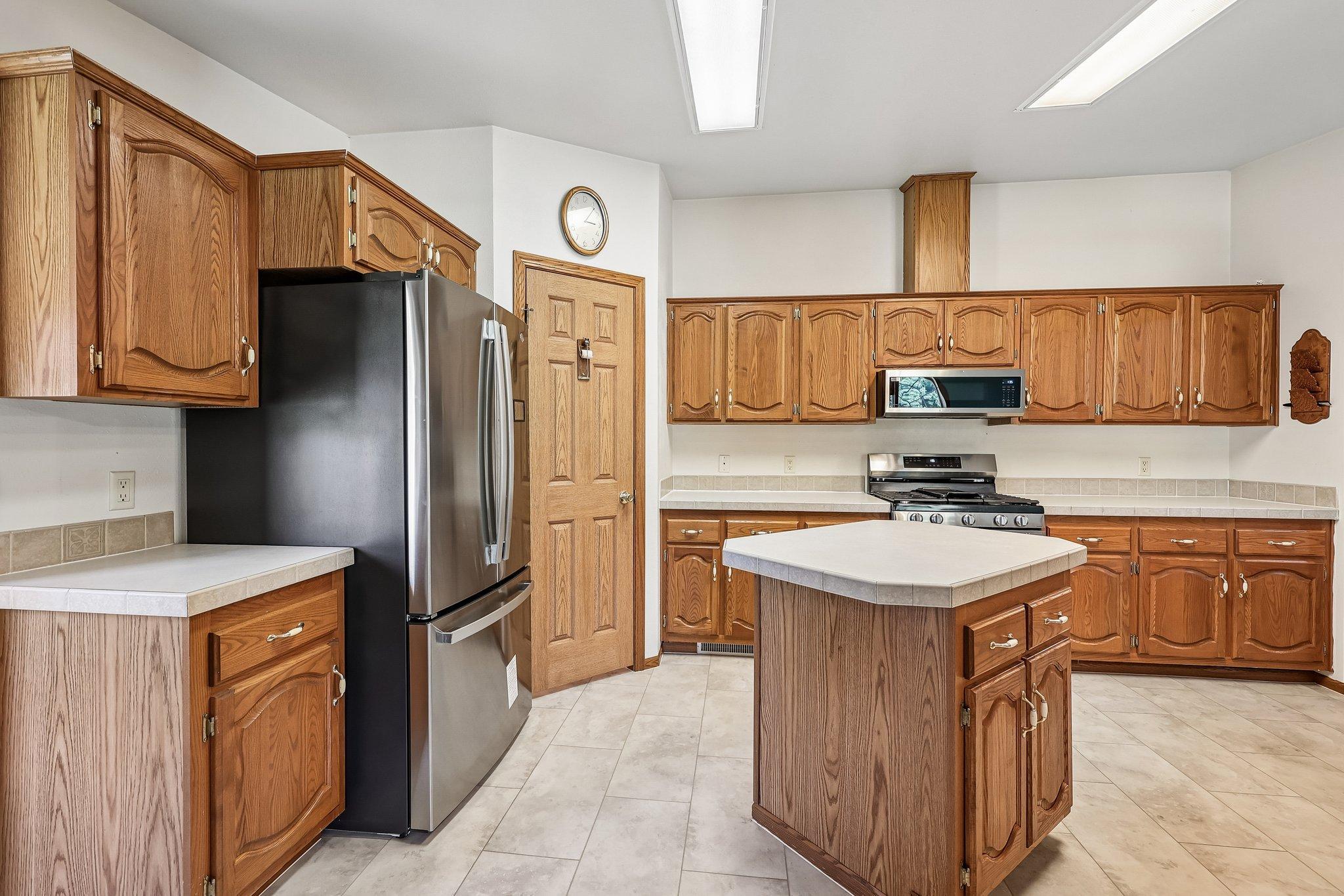 16-web-or-mls-Jasper St NW-S1407-014.jpg