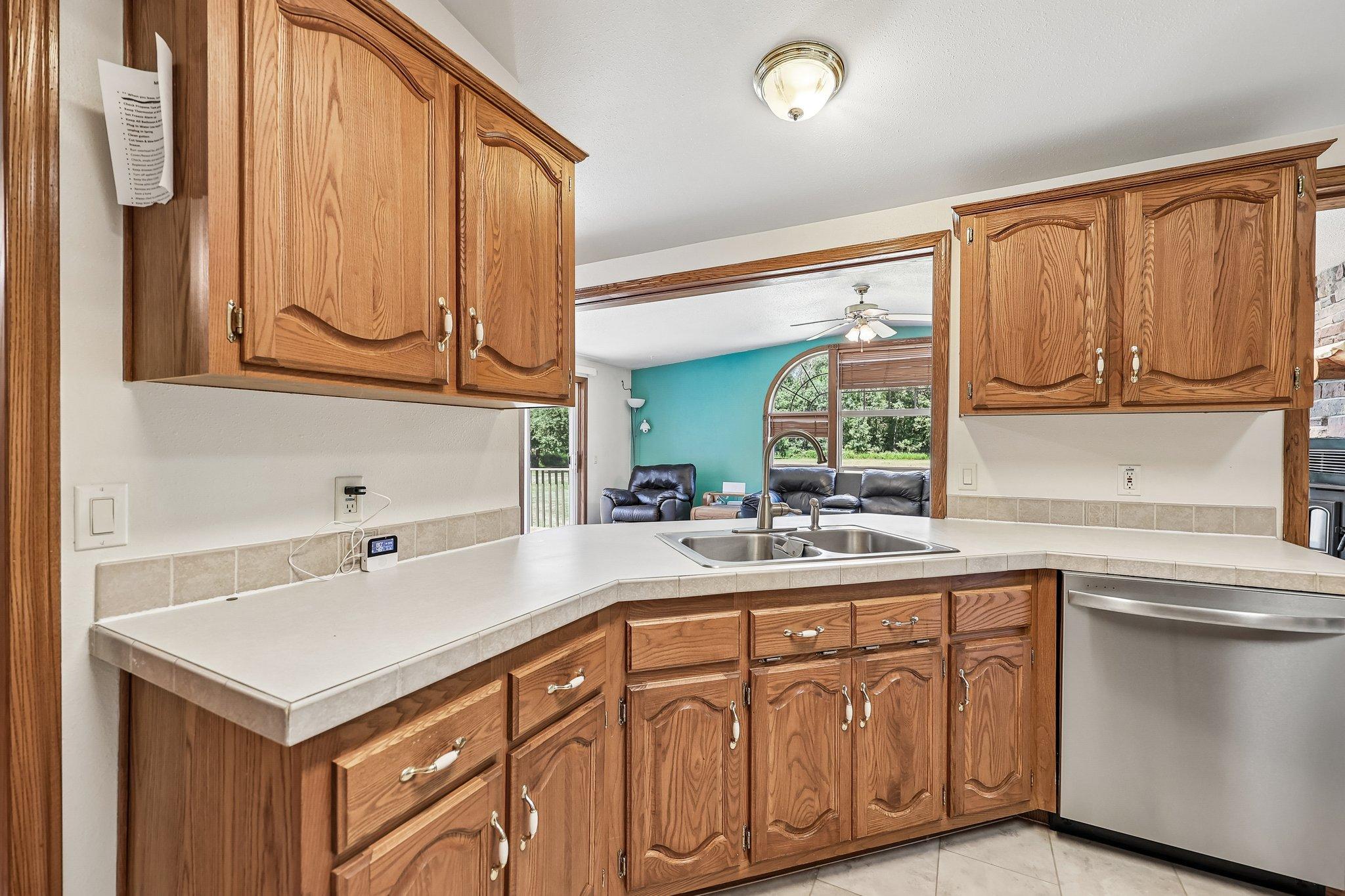 17-web-or-mls-Jasper St NW-S1407-015.jpg