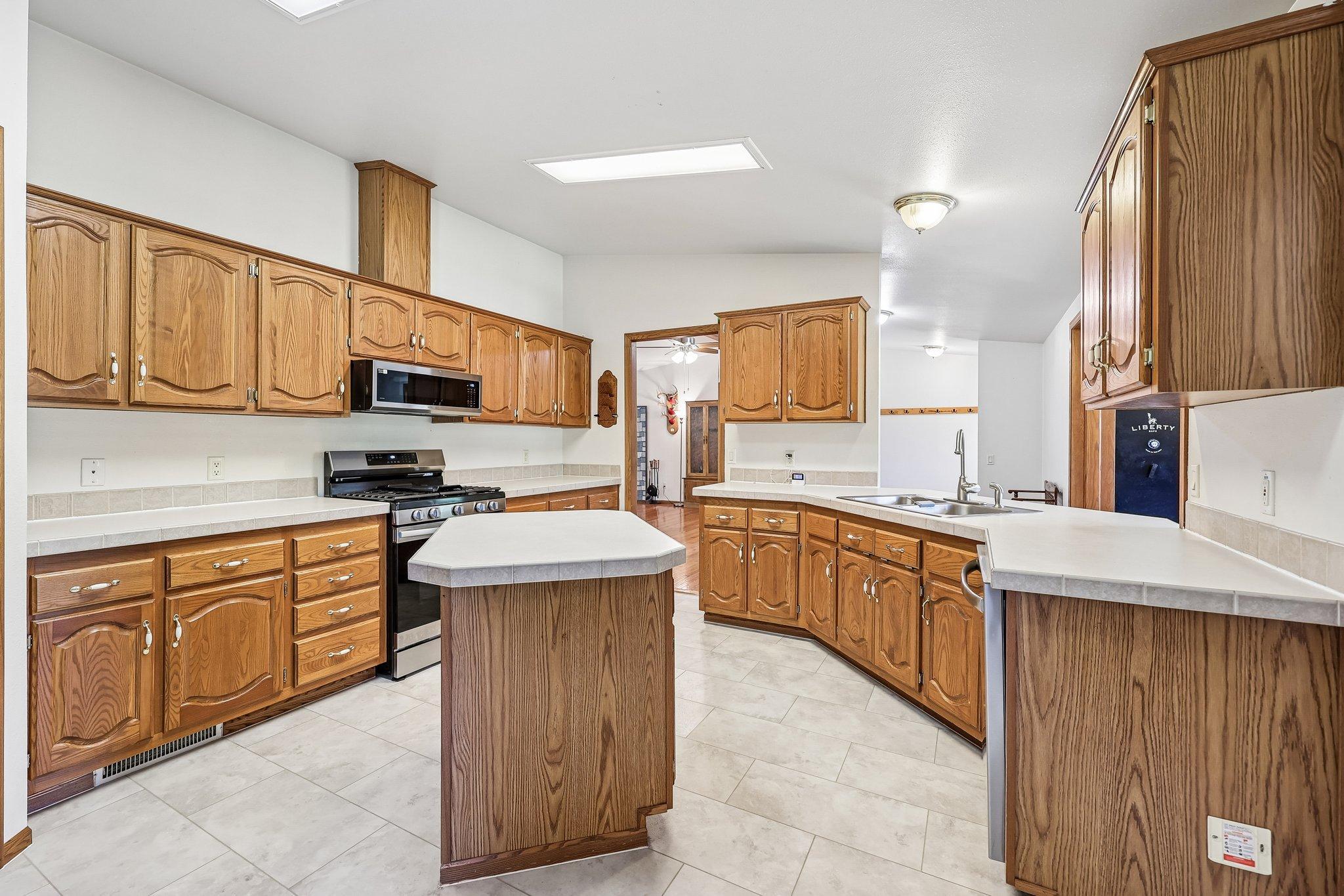 15-web-or-mls-Jasper St NW-S1407-013.jpg