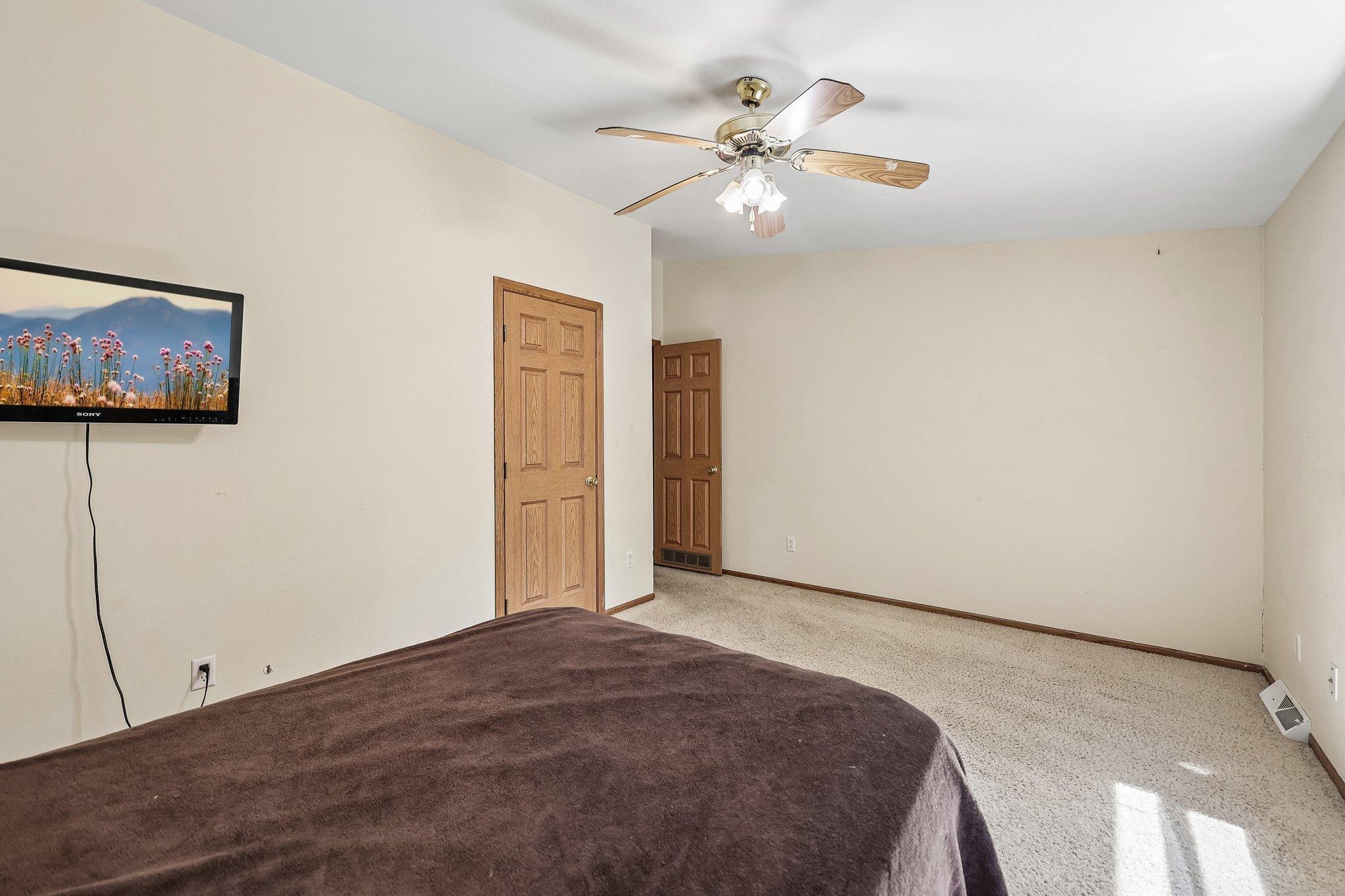 42-web-or-mls-Jasper St NW-S1407-036.jpg