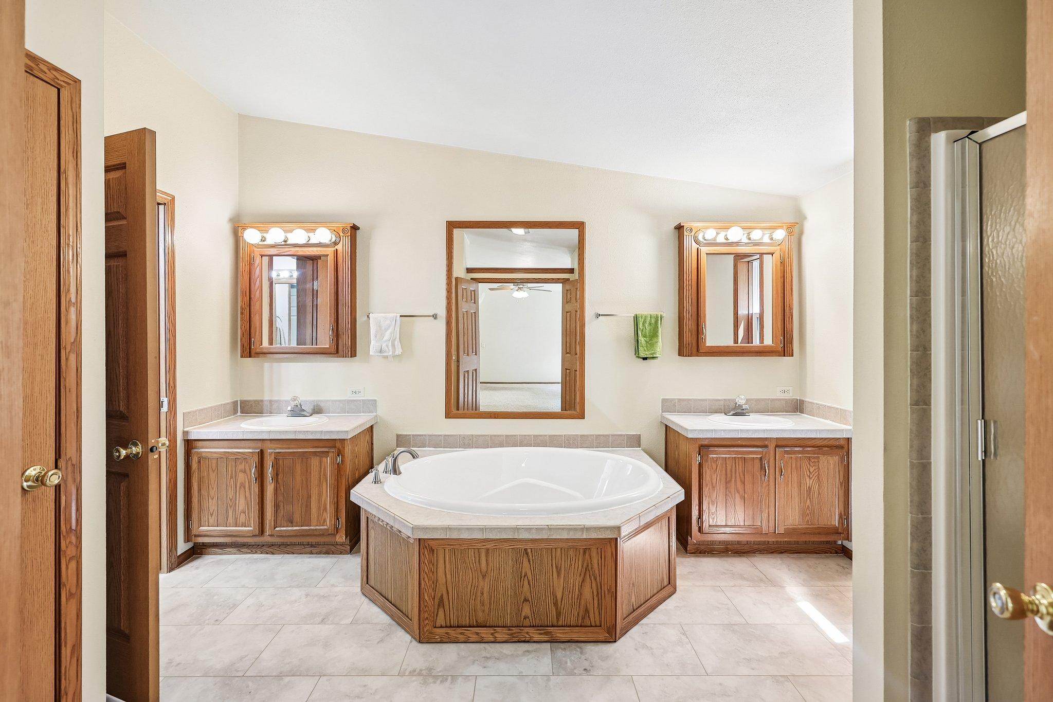 23-web-or-mls-Jasper St NW-S1407-019.jpg