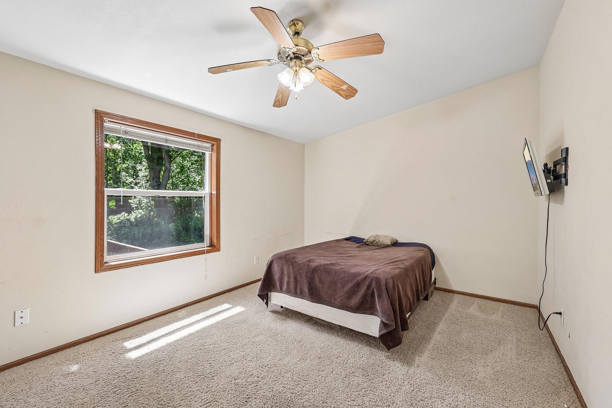 41-web-or-mls-Jasper St NW-S1407-035.jpg