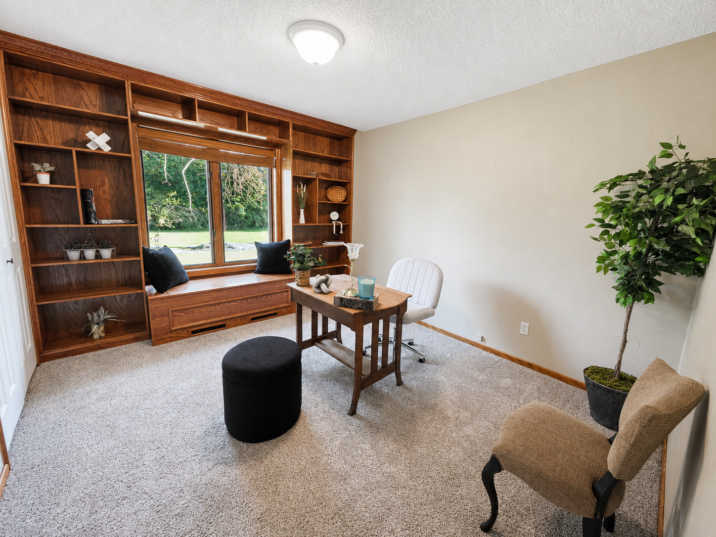 Bedroom/Office Main Level
