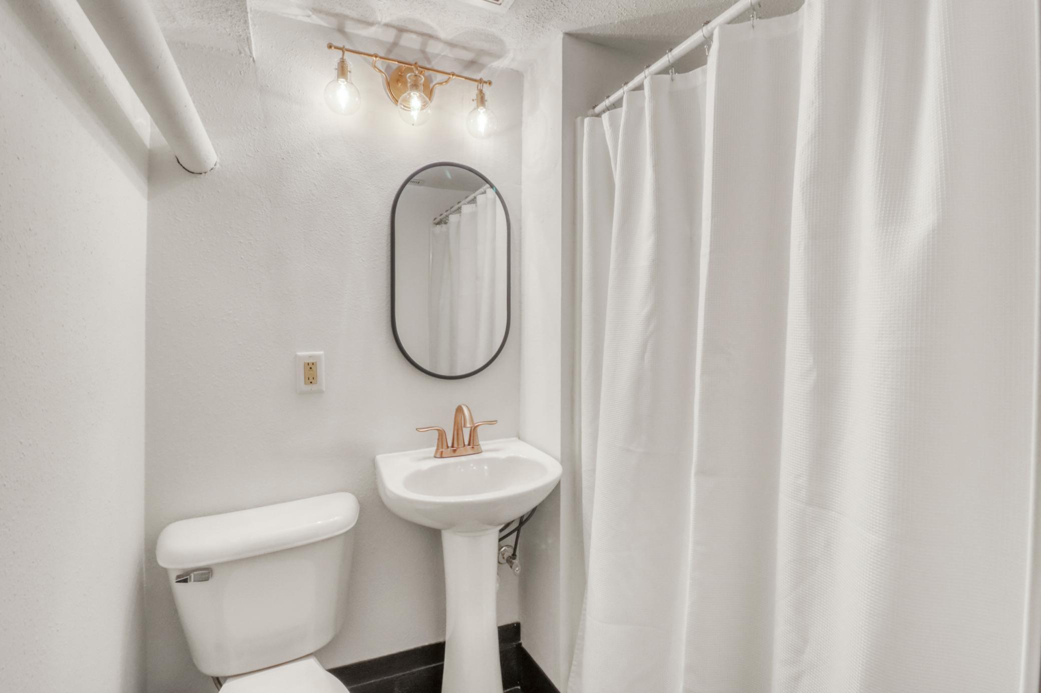 Basement Bathroom1_1.JPG