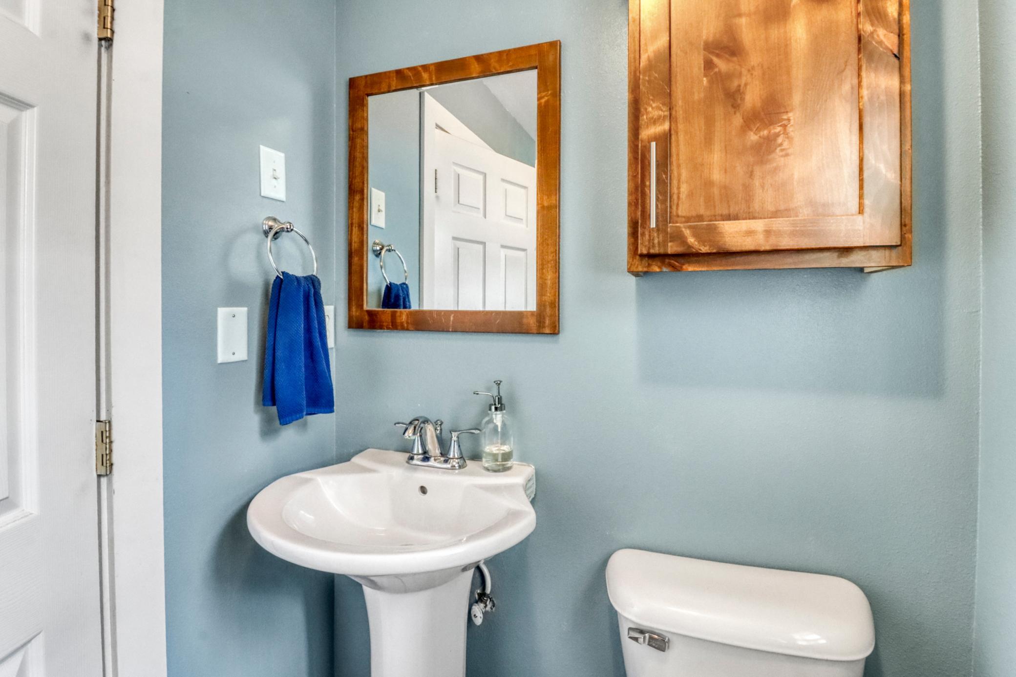 Half-bath1_1.JPG