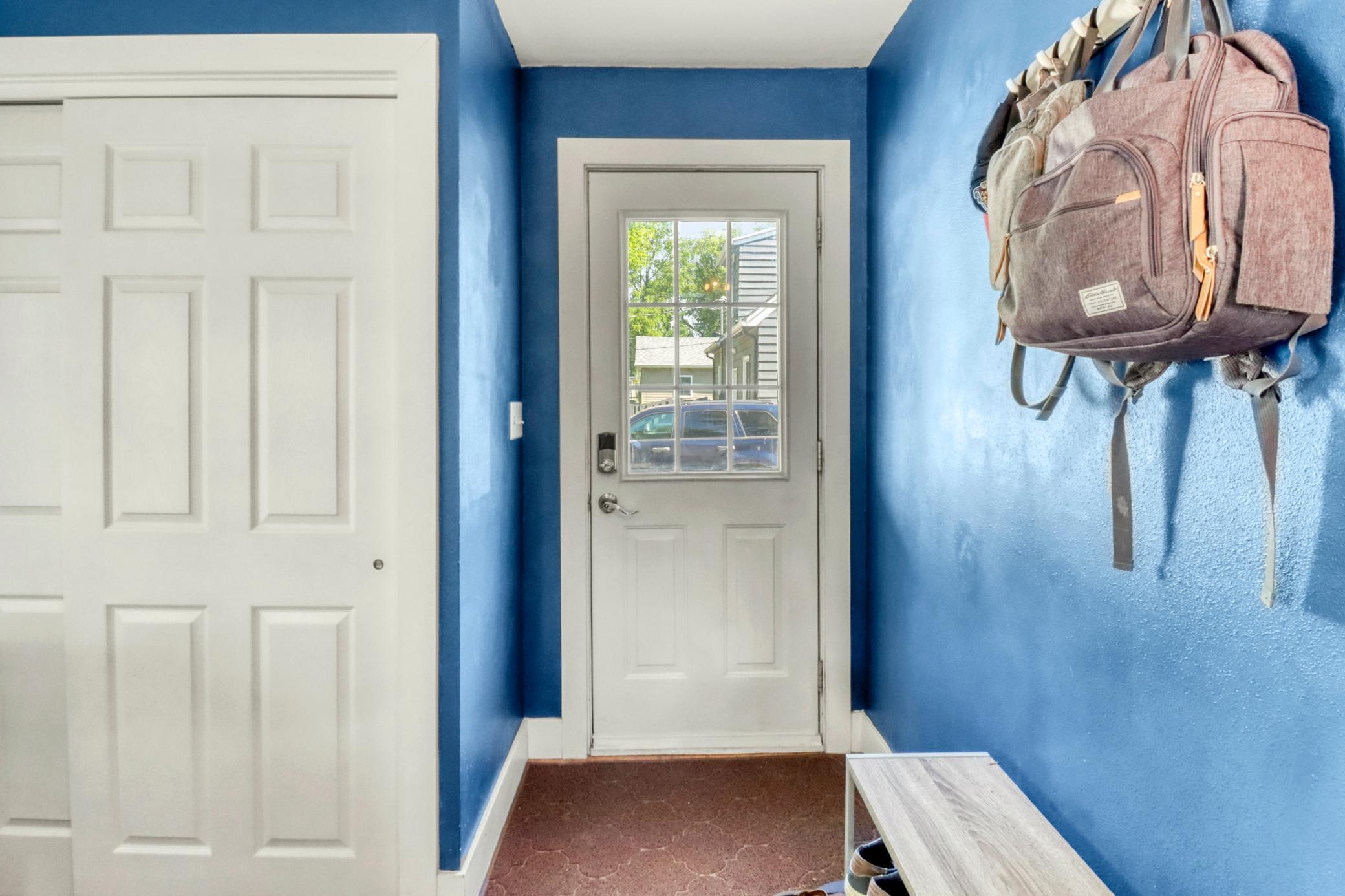 Mudroom1_1.JPG