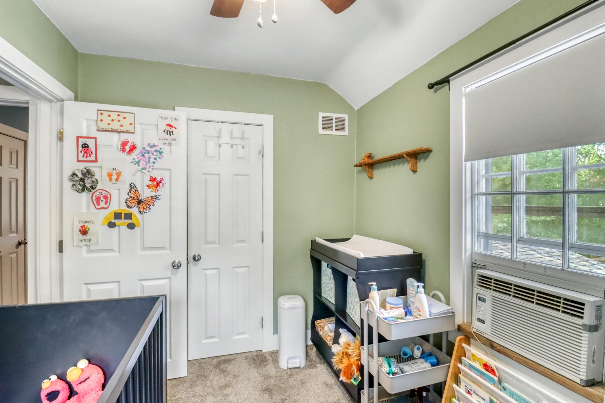 Upstairs Bedroom3_2.JPG