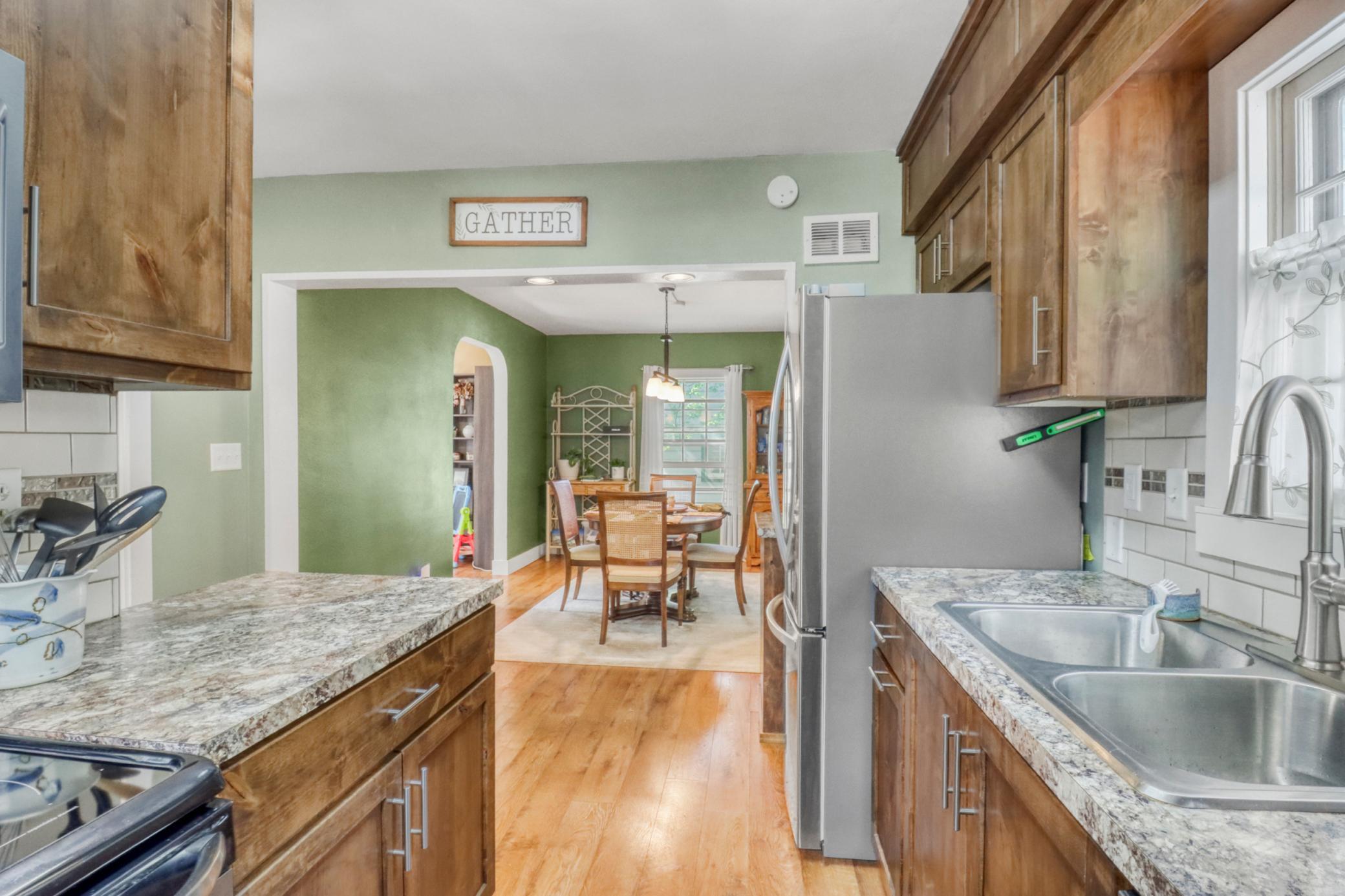 Kitchen1_5.JPG