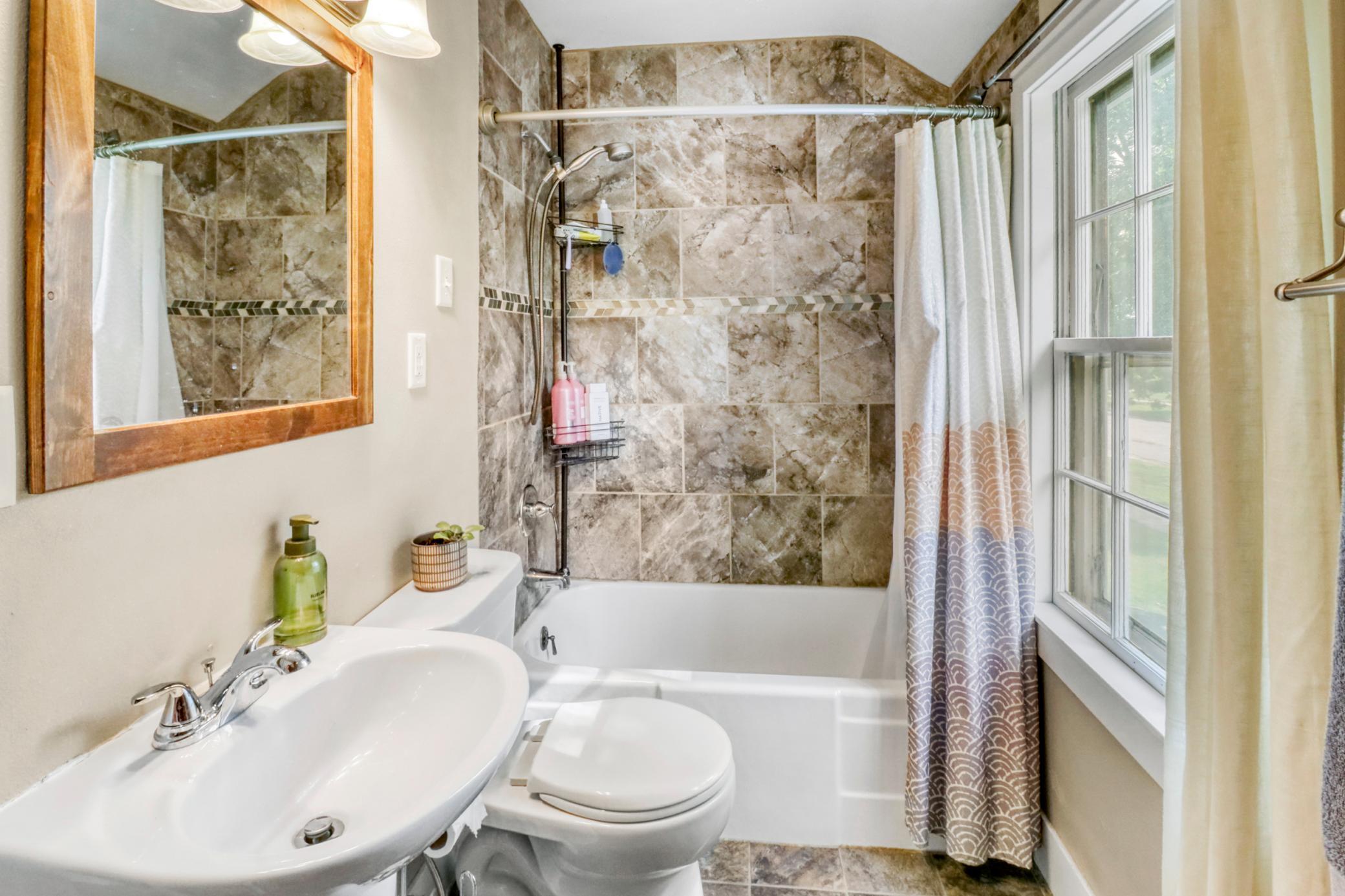 Upstairs Bathroom1_2.JPG