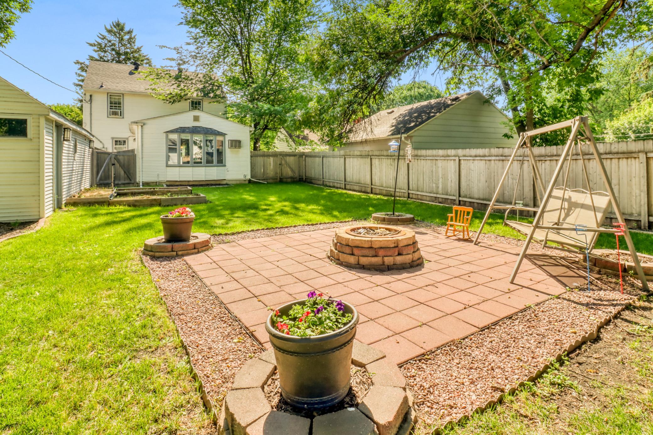 Backyard1_2.JPG