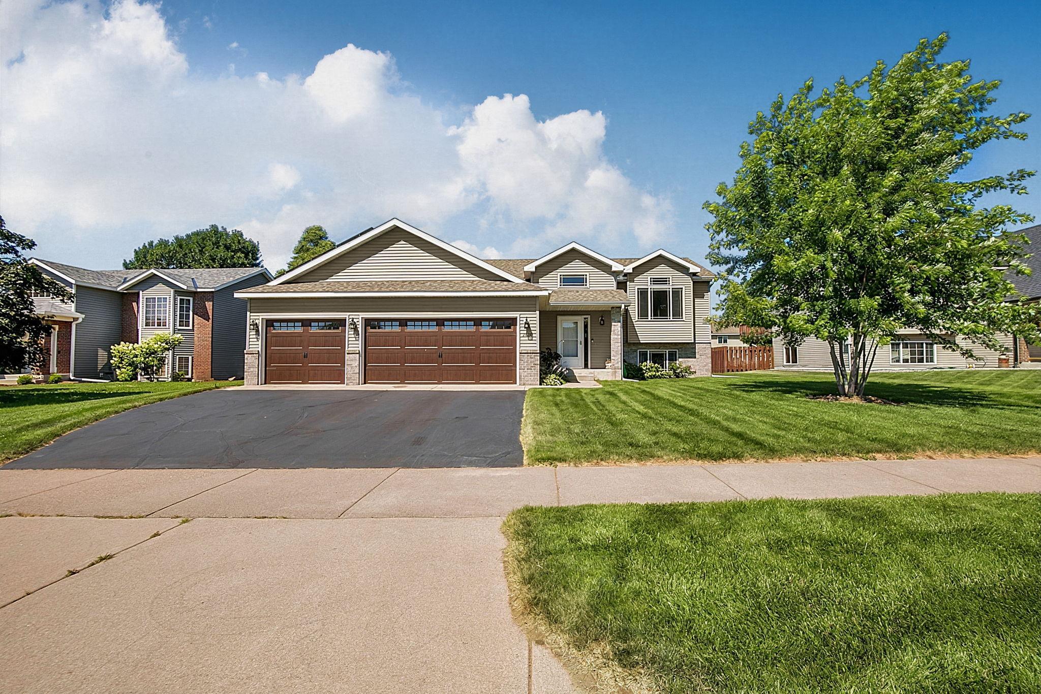 Large 3 Stall Garage