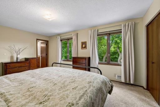 7840 W 100th Street, Minneapolis, MN 55438