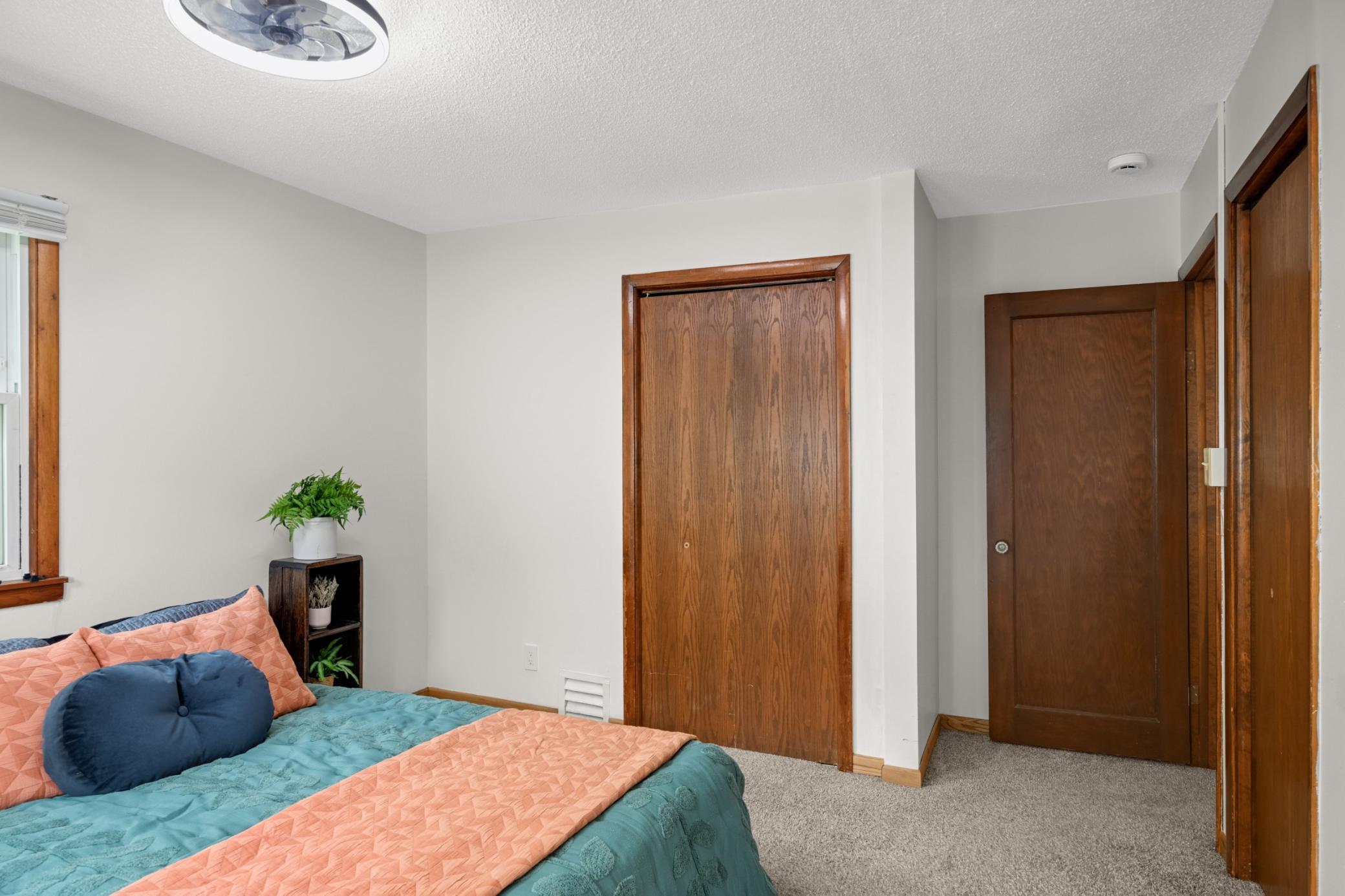 This room also has 2 closets!