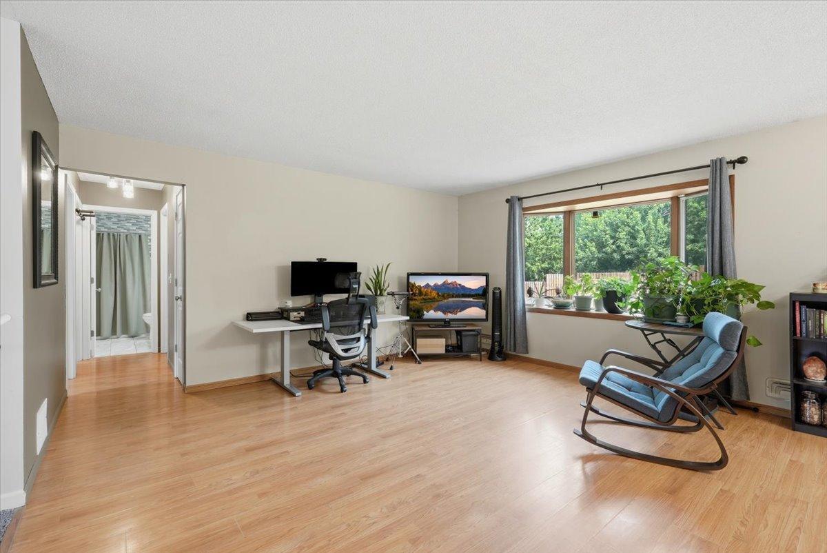 05-Living Room.jpg