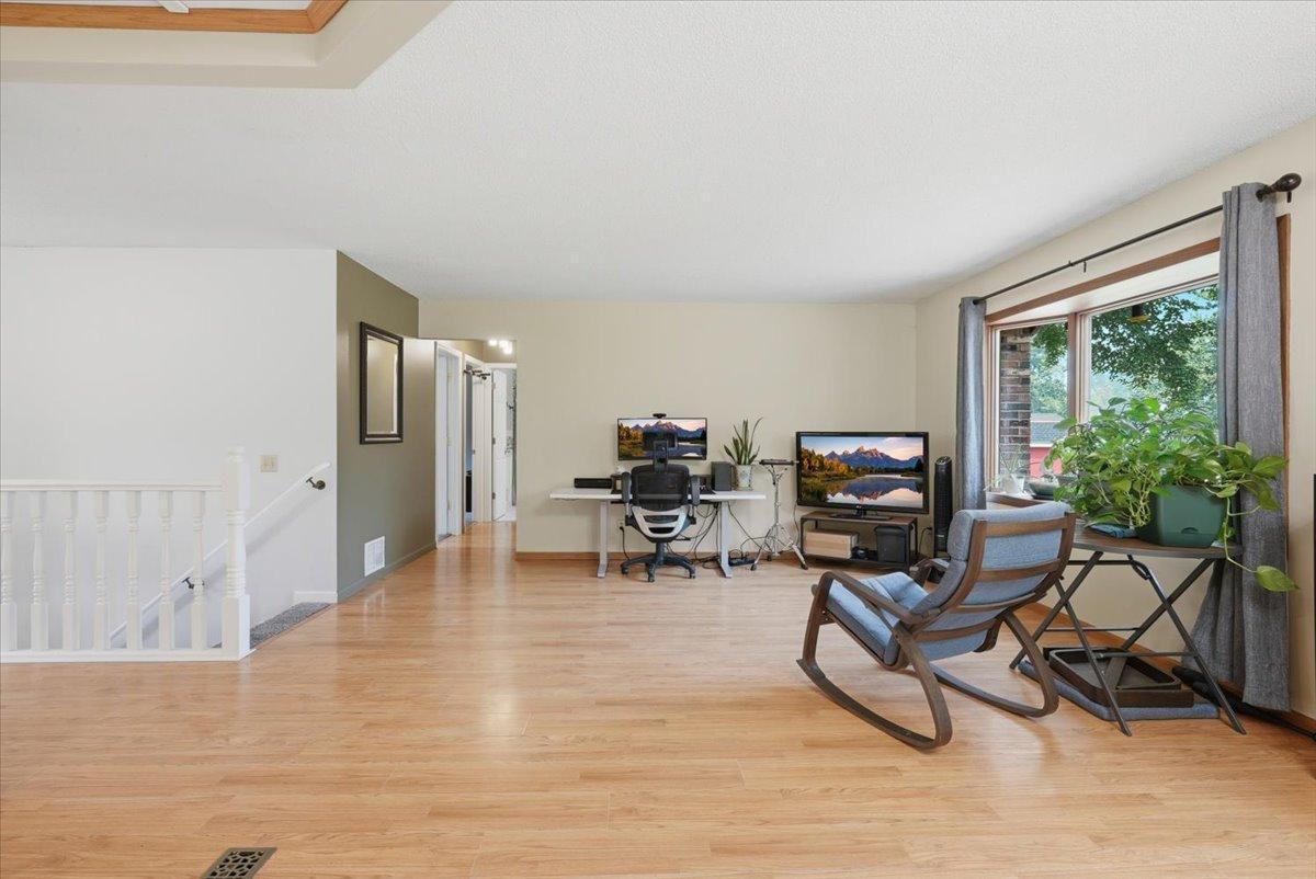 06-Living Room.jpg