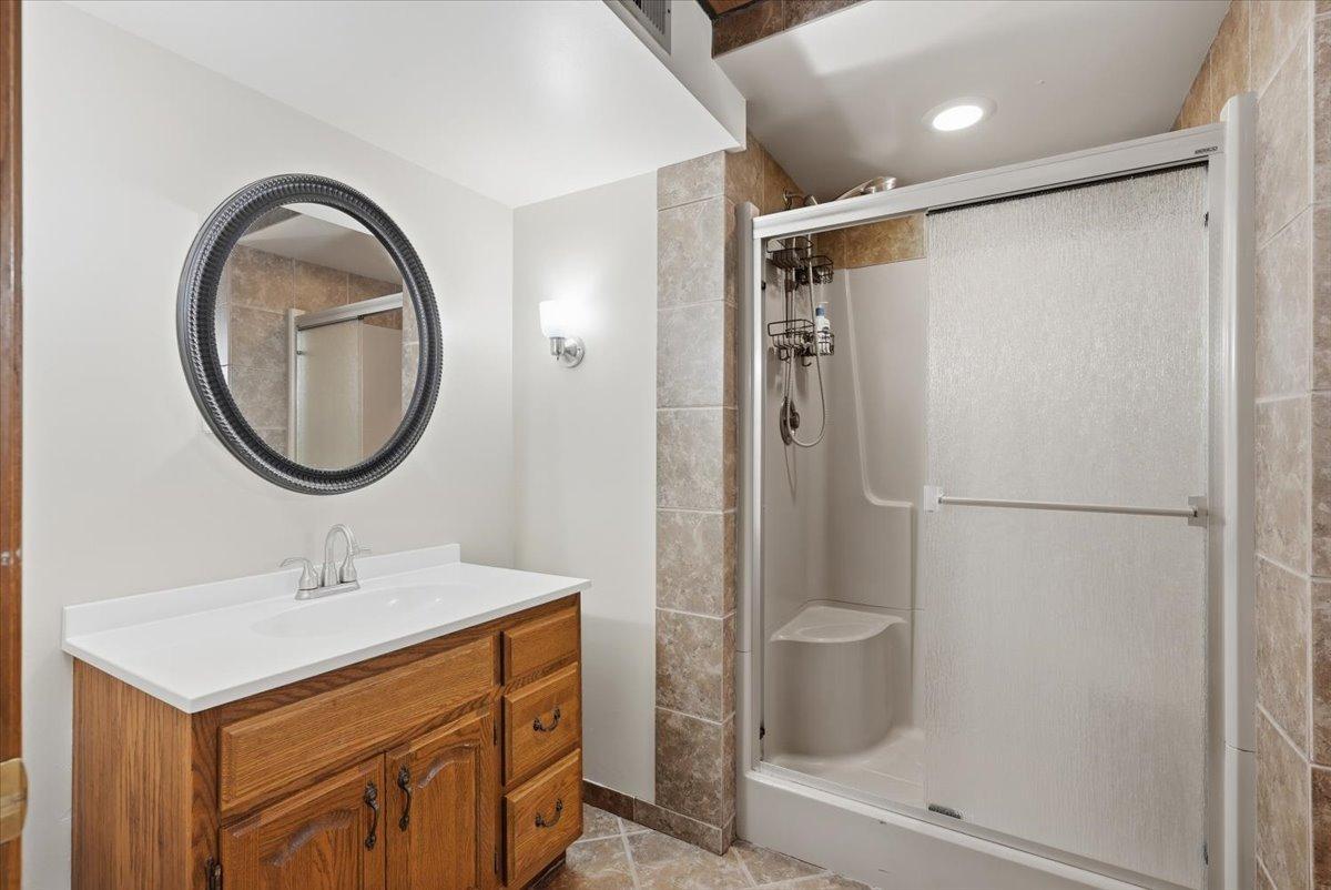 15-Bathroom 2.jpg