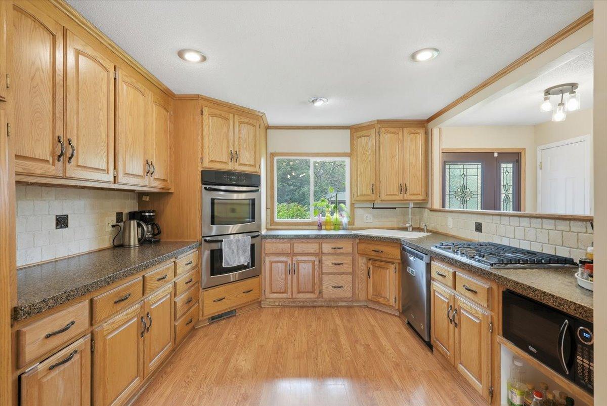 09-Kitchen.jpg