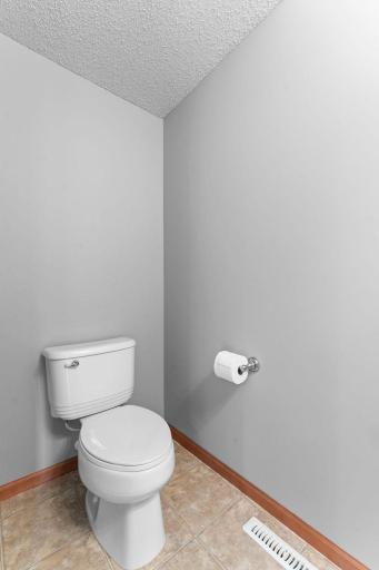 37-web-or-mls-868 Ledgestone Dr-163.jpg