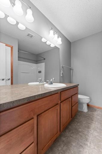 10-web-or-mls-868 Ledgestone Dr-28.jpg