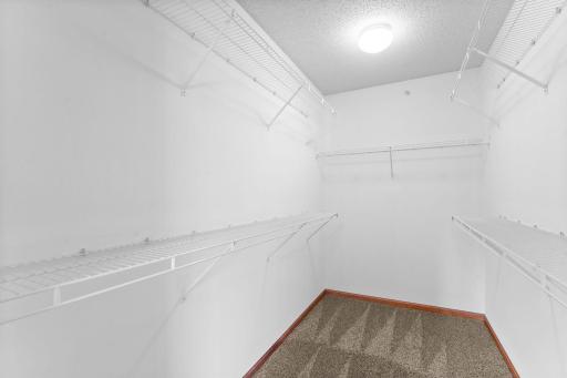 12-web-or-mls-868 Ledgestone Dr-38.jpg
