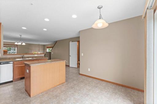 33-web-or-mls-868 Ledgestone Dr-143.jpg