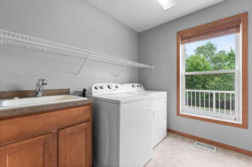 35-web-or-mls-868 Ledgestone Dr-153.jpg